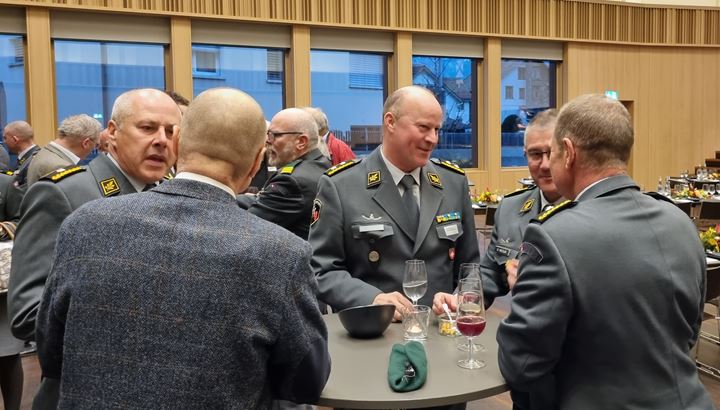 V.l.n.r: Br Beat Eberle, OG Sarganserland, Div Willy Brülisauer, Kommandant Territorialdivisi-on 4, Br Gregor Metzler, design Kommandant Generalstabsschule, Br Peter Baumgartner, Kommandant Lehrverband Infanterie.